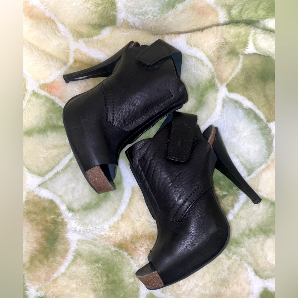 Pedro García open toe authentic leather booties